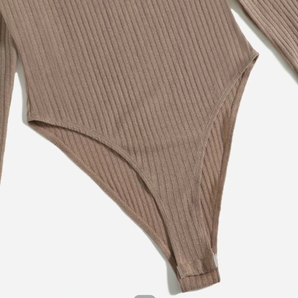 Longsleeve taupe bodysuit snap closure size medium - Picture 4 of 4